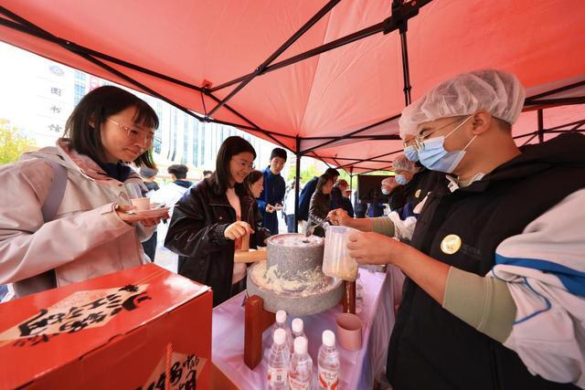 携非遗献礼中国农大校庆瓦力娱乐棋牌中华老字号(图3)